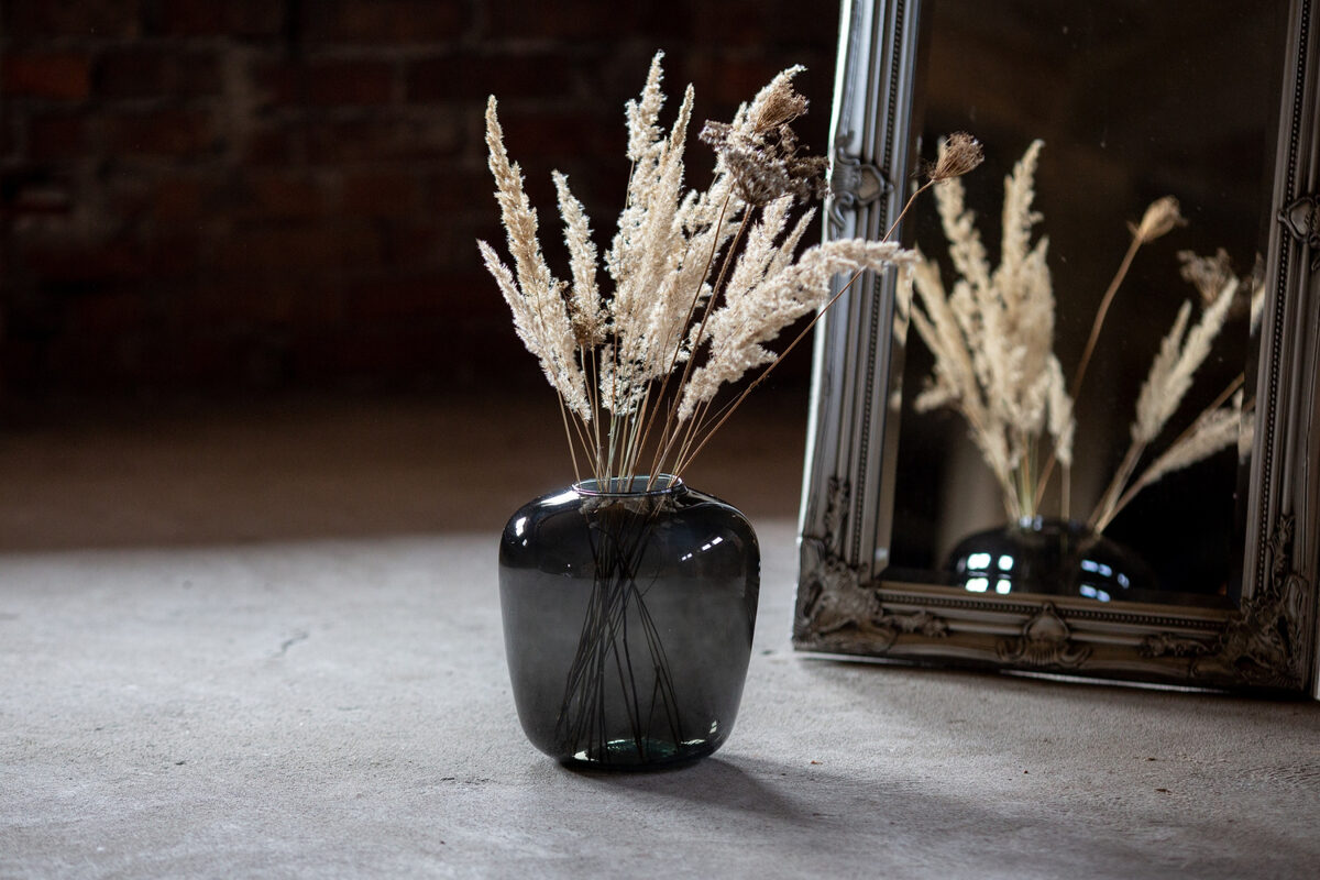Glass vase (20cm x 19cm)